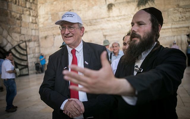 Marc Zell, the head of Republicans Overseas Israel branch, visits at the Western Wall in Jerusalem Old City on November 9, 2016, (Yonatan Sindel/Flash90)