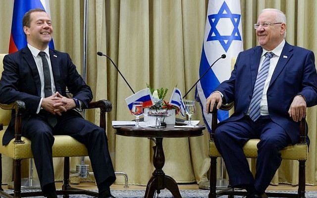 Russian Prime Minister Dmitry Medvedev (left) meets with Israeli President Reuven Rivlin at the President's Residence in Jerusalem on November 10, 2016. (Haim Zach/GPO)