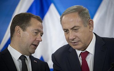 Prime Minister Benjamin Netanyahu (right) holds a joint press confrence with his Russian counterpart Dmitry Medvedev, at the Prime Minister's Office in Jerusalem on November 10, 2016. (Yonatan Sindel/Flash90)