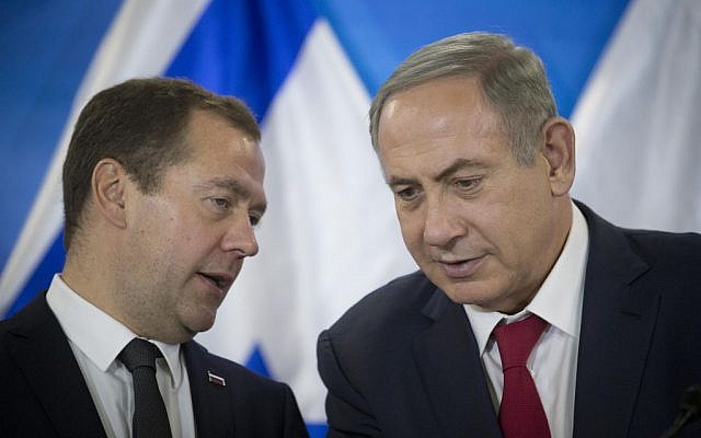 Prime Minister Benjamin Netanyahu (right) holds a joint press confrence with his Russian counterpart Dmitry Medvedev, at the Prime Minister's Office in Jerusalem on November 10, 2016. (Yonatan Sindel/Flash90)