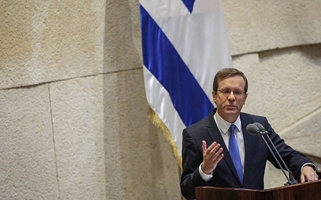 Opposition leader Isaac Herzog speaks at the assembly hall of the Knesset, on November 13, 2016. (Miriam Alster/Flash90) Opposition leader Isaac Herzog speaks at the assembly hall of the Knesset, on November 13, 2016. (Miriam Alster/Flash90)