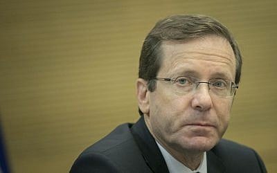 Zionist Union leader MK Isaac Herzog at a meeting at the Knesset, November 13, 2016. (Yonatan Sindel/Flash90)