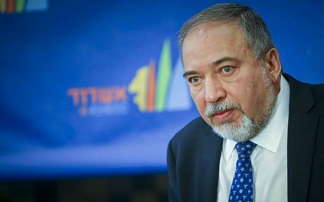 Defense Minister Avigdor Liberman attends at an event in Ashdod, November 17, 2016. (Flash90) 