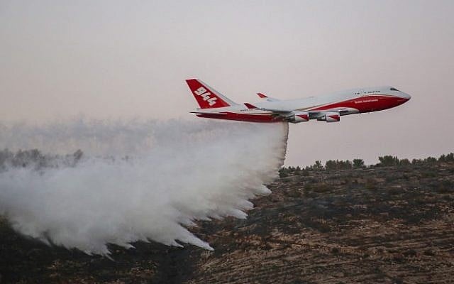 The 747 Supertanker helps to extinguish a forest fire which broke out near Nataf, outside Jerusalem on November 26, 2016. (Hadas Parush/Flash90)