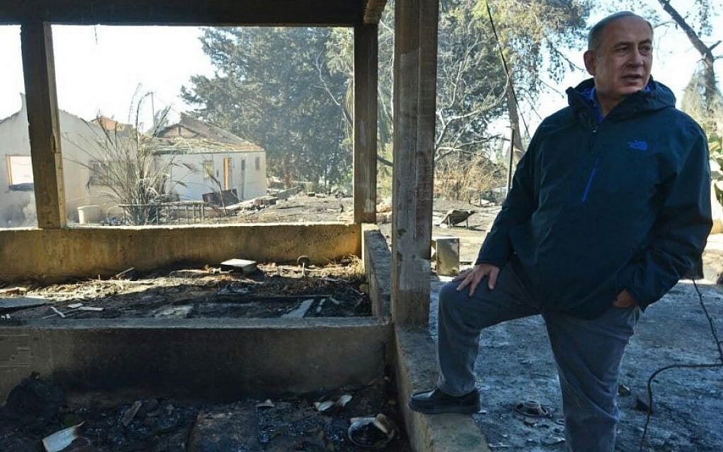 Prime Minister Benjamin Netanyahu tours the village of Beit Meir in the Jerusalem hills, which was ravaged by a wildfire overnight on Friday, November 25, 2016 (Kobi Gideon / GPO)
