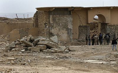 Iraqi soldiers and journalists gather at the damaged ancient site of Nimrud, which was destroyed by the Islamic State militants, southeast of Mosul, Iraq, November 16, 2016. (AP/Hussein Malla)
