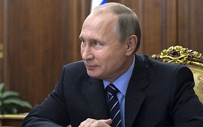 Russian President Vladimir Putin meets with Russian Transport Minister Maxim Sokolov in the Kremlin in Moscow, Russia, Tuesday, November 8, 2016. (Alexei Druzhinin/Sputnik, Kremlin Pool Photo via AP)