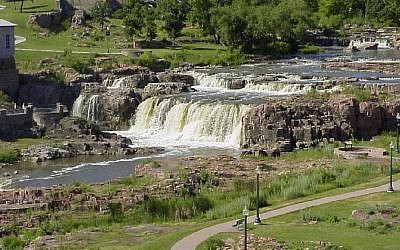 Falls of the Big Sioux River, Sioux Falls, September 13, 2007 (Wikimedia/public domain) 