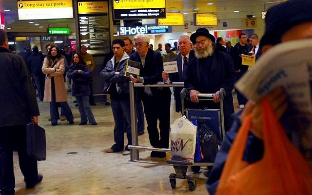 The arrival hall at London's Heathrow Airport, February 2007. (Gili Yaari/Flash90.)