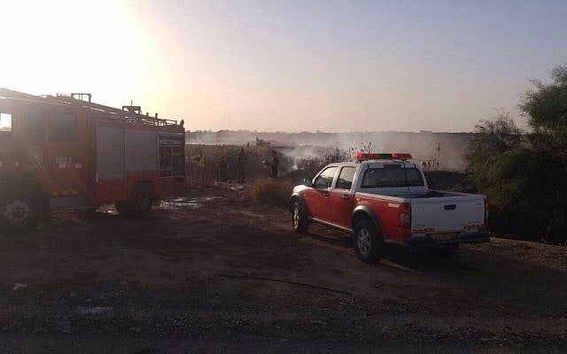 Firefighters battle a blaze near Rishpon in central Israel, on Sunday, November 27, 2016 (Israel Police) Firefighters battle a blaze near Rishpon in central Israel, on Sunday, November 27, 2016 (Israel Police)