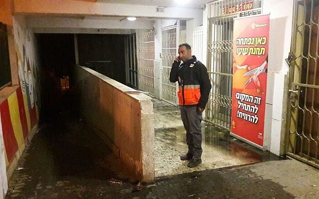 The scene of a fire that broke out in an apartment block in the West Bank settlement of Ma'ale Adumim in the early hours of November 26, 2016 (Magen David Adom) The scene of a fire that broke out in an apartment block in the West Bank settlement of Ma'ale Adumim in the early hours of November 26, 2016 (Magen David Adom)