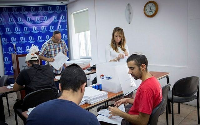 American citizens vote in the upcoming US elections, at the OU center in Jerusalem. October 26, 2016. (Miriam Alster/FLASH90) American citizens vote in the upcoming US elections, at the OU center in Jerusalem. October 26, 2016. (Miriam Alster/FLASH90)