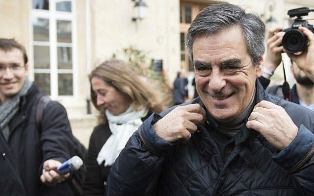 Francois Fillon, candidate in the center-right Les Republicains party primaries and former French prime minister, at a polling station on November 20, 2016 in Paris. (AFP Photo/Martin Bureau)