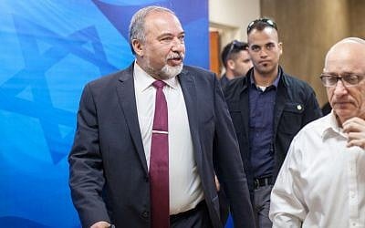 Defense Minister Avigdor Liberman arrives at the weekly government meeting, November 20, 2016. Photo by Emil Salman/POOL