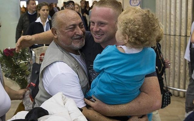 250 new immigrants from the Ukraine landed in Israel on November 1, 2016. Many had been living in shelters after being displaced by fighting. (courtesy: IFCJ)