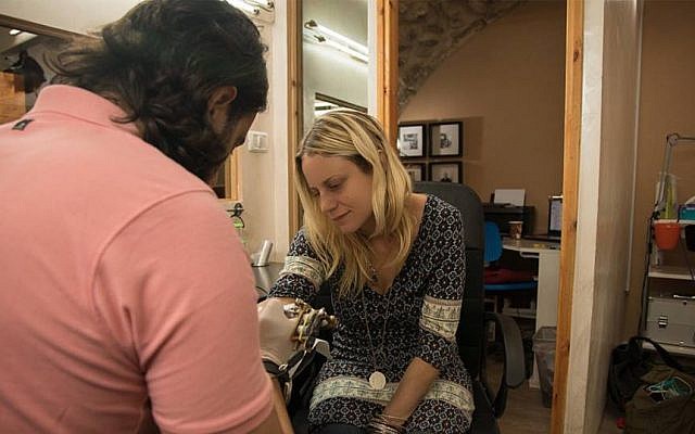 Sarah Tuttle-Singer gets tattooed (Luke Tress / Times of Israel)
