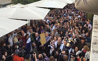 Liberal Jewish activists enter the Western Wall carrying Torah scrolls on Wednesday, November 2, 2016 (courtesy)