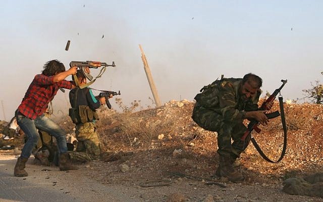 Fighters from the Free Syrian Army take part in a battle against the Islamic State group jihadists in the northern Syrian village of Yahmoul in the Marj Dabiq area north of the embattled city of Aleppo on October 10, 2016. (AFP/Nazeer al-Khatib) Fighters from the Free Syrian Army take part in a battle against the Islamic State group jihadists in the northern Syrian village of Yahmoul in the Marj Dabiq area north of the embattled city of Aleppo on October 10, 2016. (AFP/Nazeer al-Khatib)