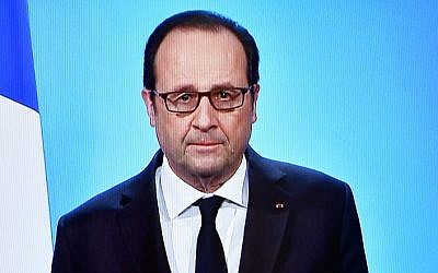 A photo taken on December 1, 2016 in Paris, shows a TV screen displaying French President Francois Hollande delivering an official statement at the Elysee Palace. (AFP/OLIVIER MORIN)