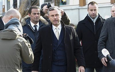 Austrian far-right Freedom Party (FPOe) presidential candidate Norbert Hofer arrives at a polling station to cast his ballot in Pinkafeld, Austria, on December 4, 2016. (AFP PHOTO / APA / ERWIN SCHERIAU / Austria OUT)