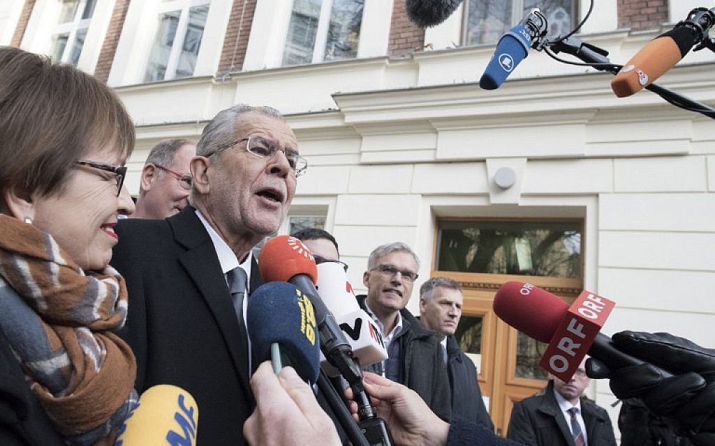 Alexander Van der Bellen, candidate for presidential election, talks to journalists as he leaves the polling station after he casted his ballot at the 6th district in Vienna on December 4, 2016 (AFP/Joe Klamar) Alexander Van der Bellen, candidate for presidential election, talks to journalists as he leaves the polling station after he casted his ballot at the 6th district in Vienna on December 4, 2016 (AFP/Joe Klamar)