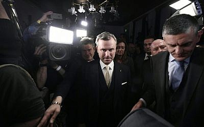 Austrian far-right candidate Norbert Hofer (C) arrives at an election event after Austria's Presidential elections in Vienna on December 4, 2016.(AFP PHOTO / APA / HANS KLAUS TECHT)