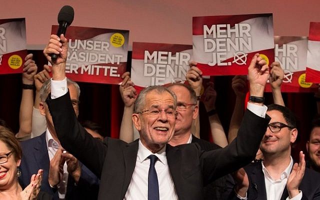Austrian Presidential candidate Alexander Van der Bellen celebrates with supporters at a post-election event in Vienna on December 4, 2016. (AFP/ VLADIMIR SIMICEK) Austrian Presidential candidate Alexander Van der Bellen celebrates with supporters at a post-election event in Vienna on December 4, 2016. (AFP/ VLADIMIR SIMICEK)