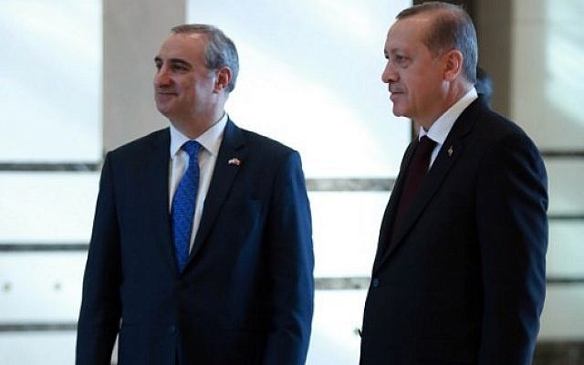 Turkish President Recep Tayyip Erdogan (R) and Israeli ambassador to Ankara Eitan Naeh (L) are seen after Naeh presented his letter of credence to Erdogan at the presidential complex in Ankara, on December 5, 2016. (AFP PHOTO / ADEM ALTAN) Turkish President Recep Tayyip Erdogan (R) and Israeli ambassador to Ankara Eitan Naeh (L) are seen after Naeh presented his letter of credence to Erdogan at the presidential complex in Ankara, on December 5, 2016. (AFP PHOTO / ADEM ALTAN)
