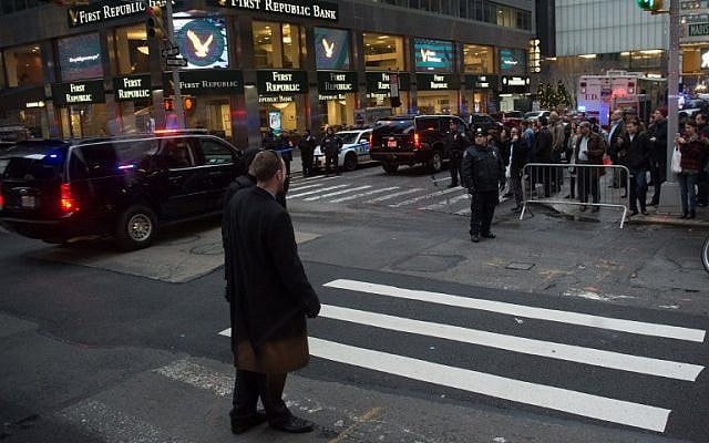 US President-elect Donald Trump's motorcade moves to a fundraiser at Cipriani's, December 7, 2016 in New York. (AFP/ Bryan R. Smith)