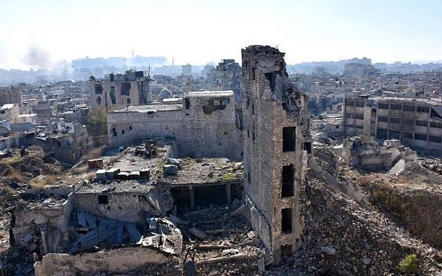 A general view shows damaged buildings in the Qastal al-Harami neighborhood of Aleppo's Old City on December 9, 2016. (AFP PHOTO / George OURFALIAN)