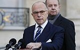 French Prime Minister Bernard Cazeneuve holds a press conference to announce that the state of emergency will be extended until July 2017 following a cabinet meeting at the Elysee presidential palace in Paris on December 10, 2016. (AFP PHOTO / Thomas SAMSON)