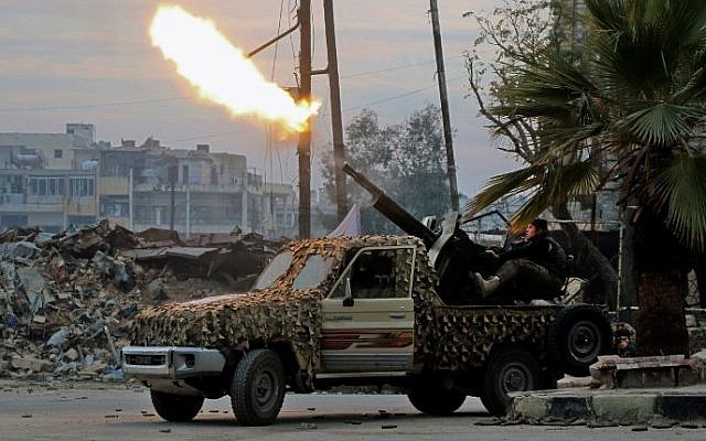 Fighters of the Free Syrian Army fire an anti-aircraft weapon in the rebel-held Mashhad area in southeastern Aleppo, on December 12, 2016 (AFP PHOTO / STRINGER)