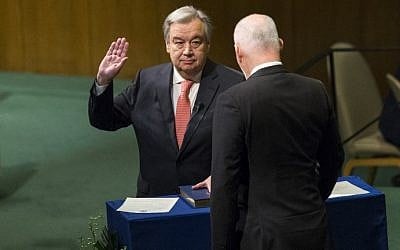 Antonio Guterres (L) is sworn in as UN secretary general by the president of the General Assembly Peter Thomson December 12, 2016 at the United Nations in New York. (AFP Photo/Eduardo Munoz Alvarez)