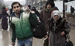 Syrians leave a rebel-held area of Aleppo towards the government-held side on December 13, 2016 during an operation by Syrian government forces to retake the embattled city. (AFP PHOTO/KARAM AL-MASRI)