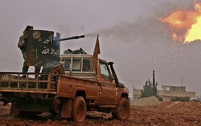 Syrian opposition fighters fire towards positions held by Islamic State (IS) group jihadists in al-Bab on the northeastern outskirts of the northern embattled city of Aleppo on December 13, 2016.  (AFP PHOTO / Saleh ABO GHALOUN)