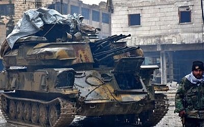 Syrian pro-government forces advance in the Jisr al-Haj neighborhood during a military operation to retake remaining rebel-held areas in the northern embattled city of Aleppo on December 14, 2016. (AFP Photo/George Ourfalian)