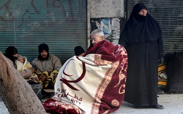 Syrians wait to leave Aleppo as buses evacuate opposition fighters and their families from rebel-held neighborhoods of the embattled city on December 15, 2016. (AFP PHOTO/STRINGER)