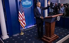 US President Barack Obama waves as he wraps up a year-end press conference in the Brady Press Briefing Room of the White House in Washington, DC, December 16, 2016. (AFP/Zach Gibson)