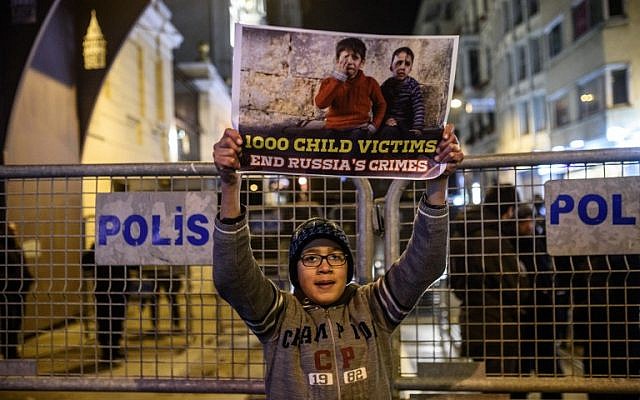 A Syrian boy living in Turkey holds a sign during a protest against Russia, Syrian president Bashar al-Assad's regime ally, in front of the Russian Embassy along Istiklal Avenue in Istanbul on December 17, 2016. (AFP PHOTO/OZAN KOSE) A Syrian boy living in Turkey holds a sign during a protest against Russia, Syrian president Bashar al-Assad's regime ally, in front of the Russian Embassy along Istiklal Avenue in Istanbul on December 17, 2016. (AFP PHOTO/OZAN KOSE)