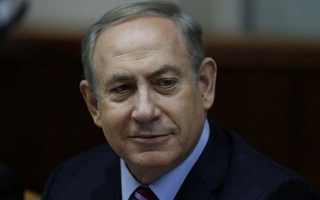 Prime Minister Benjamin Netanyahu chairs the weekly cabinet meeting at his office in Jerusalem on December 18, 2016 (AFP PHOTO / POOL / AMIR COHEN)