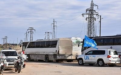 A UN vehicle drives through the Syrian government-controlled crossing of Ramoussa, on the southern outskirts of Aleppo during an evacuation operation on December 18, 2016. (AFP PHOTO/George OURFALIAN)ac