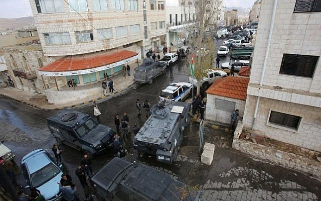 Jordanian security forces are seen patroling on december 19, 2016 in Karak, a tourist destination, around 120 kilometres (70 miles) south of the capital Amman, following an attack a day earlier. (AFP PHOTO/KHALIL MAZRAAWI)