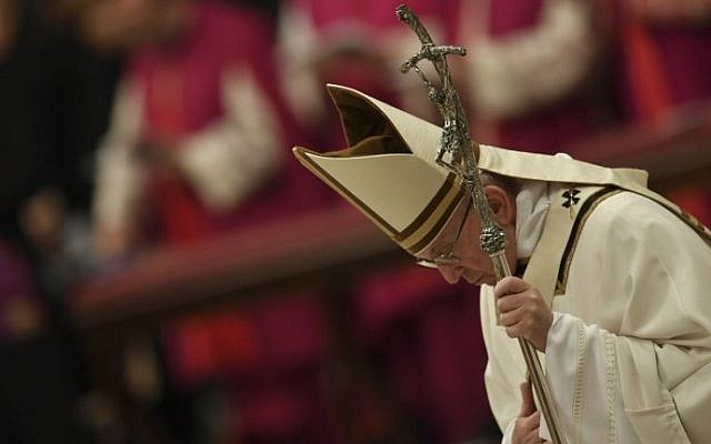 Pope Francis celebrates during a mass on Christmas eve marking the birth of Jesus Christ on December 24, 2016 at St. Peter's basilica in Vatican. (AFP Photo/Andreas Solaro) Pope Francis celebrates during a mass on Christmas eve marking the birth of Jesus Christ on December 24, 2016 at St. Peter's basilica in Vatican. (AFP Photo/Andreas Solaro)
