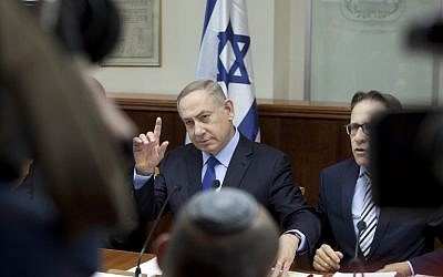 Prime Minister Benjamin Netanyahu at the weekly cabinet meeting in Jerusalem on December 25, 2016. (AFP/POOL/Dan Balilty)
