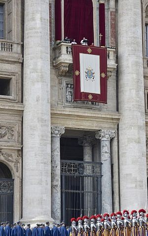 Pope Francis (C) delivers his speech from the balcony of St Peter's basilica during the traditional "Urbi et Orbi" Christmas message to the city and the world, on December 25, 2016 at St Peter's square in Vatican. (AFP Photo/Andreas Solaro)