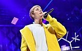 Singer Justin Bieber performs onstage on December 2, 2016 in Los Angeles, California.   (Mike Windle/Getty Images for iHeartMedia/AFP)