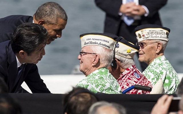 US President Barack Obama and Japanese Prime Minister Shinzo Abe greet Pearl Harbor survivors Emmet Hyland, Al Rodriguez and Sterling Cane at Joint Base Pearl Harbor Hickam's Kilo Pier on December 27, 2016 in Honolulu, Hawaii. (Kent Nishimura/Getty Images/AFP)