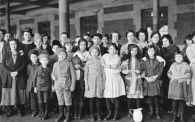 A photo of immigrant children at Ellis Island, taken in 1908. (Public domain)