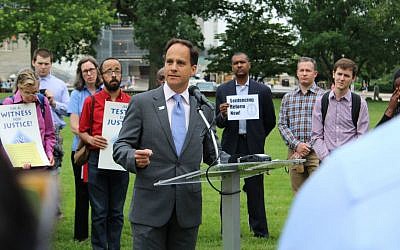 Rabbi Jonah Dov Pesner addressing a crowd of social activists. (Courtesy: Religious Action Center of Reform Judaism) 