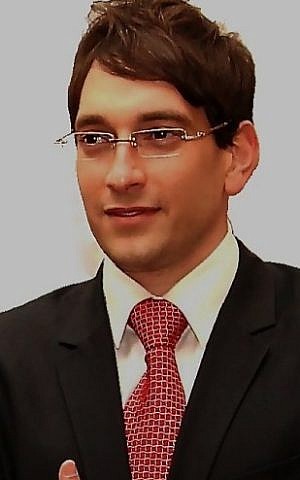 Amir G Kabiri (CC BY M.T. Abraham Center for the Visual Arts Foundation, WIkipedia)